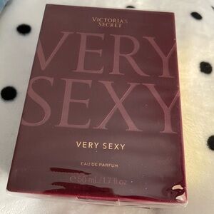 Victoria's Secret Fragrance in Deep Burgundy